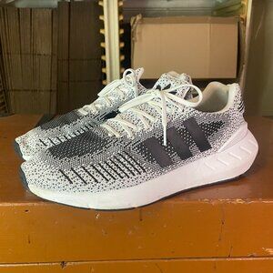 ADIDAS Men's Size 10.5 Originals Swift Run 22 Core Shock White Black Shoe GZ3507